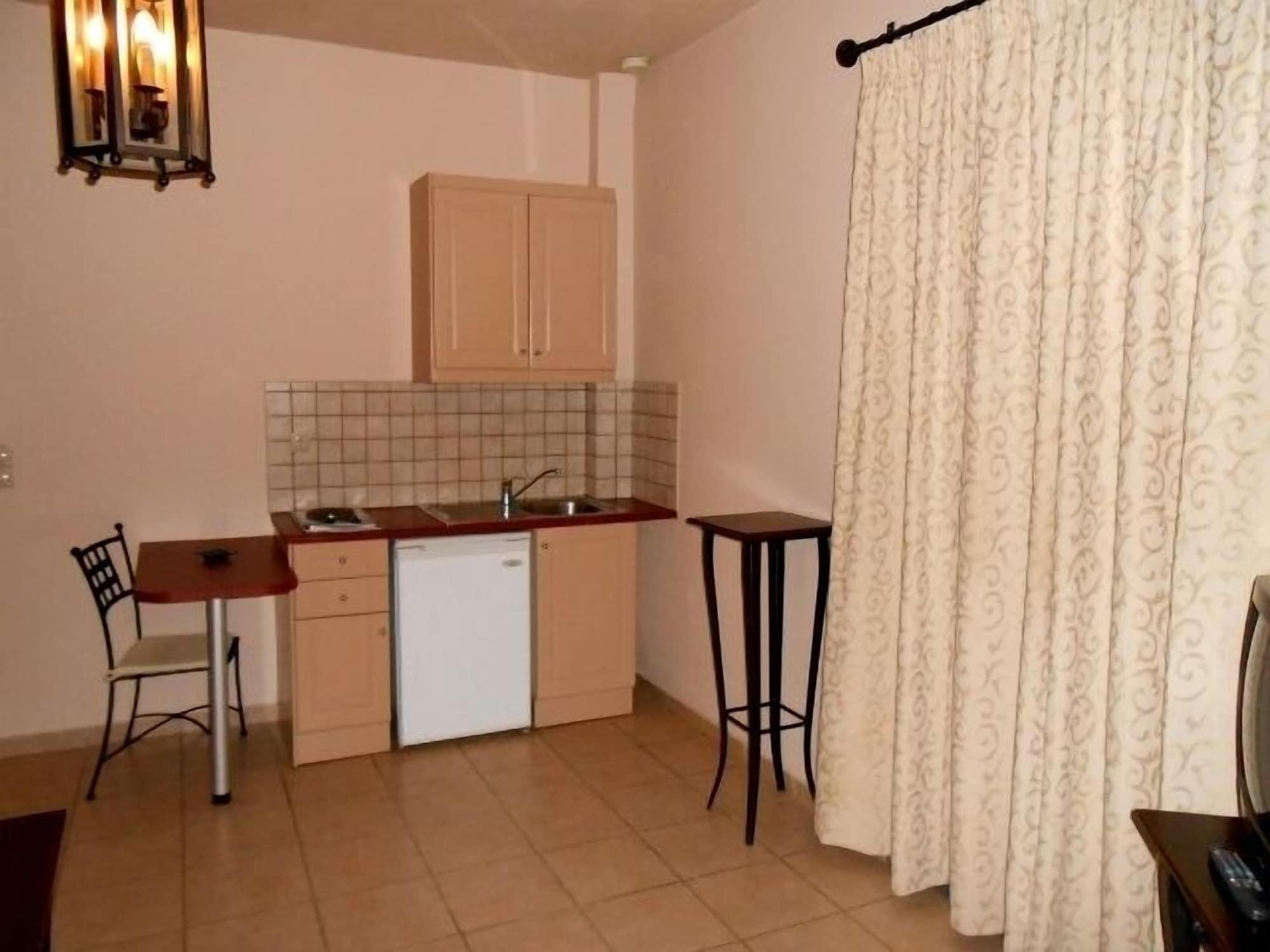 Lambrinos Suites Platanias  Bagian luar foto