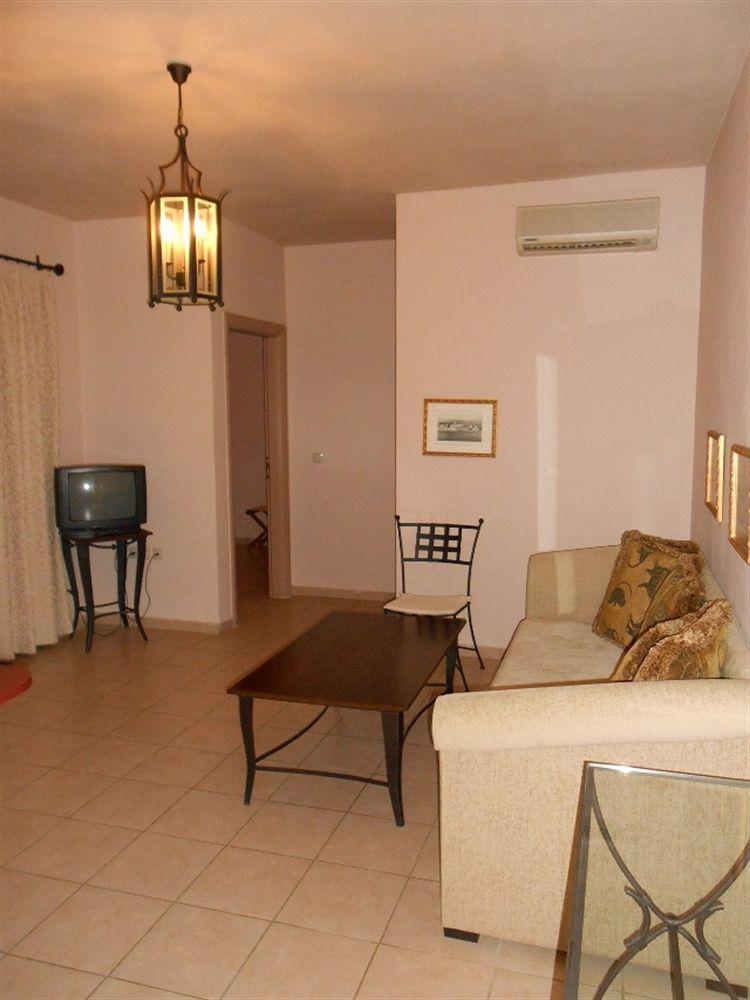 Lambrinos Suites Platanias  Bagian luar foto