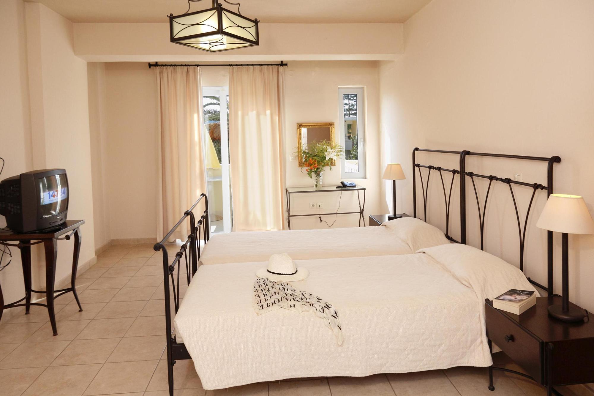Lambrinos Suites Platanias  Bagian luar foto