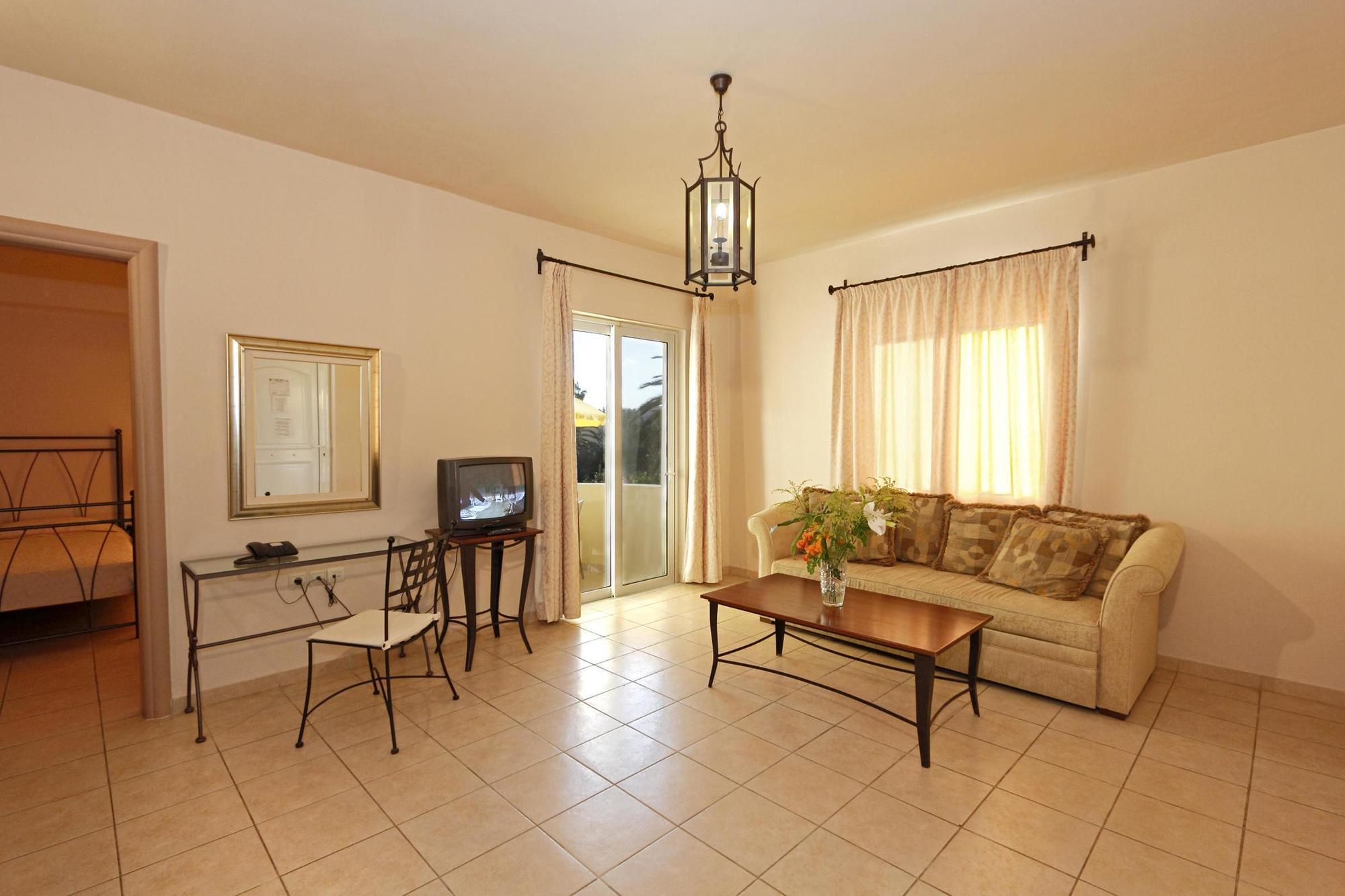 Lambrinos Suites Platanias  Bagian luar foto