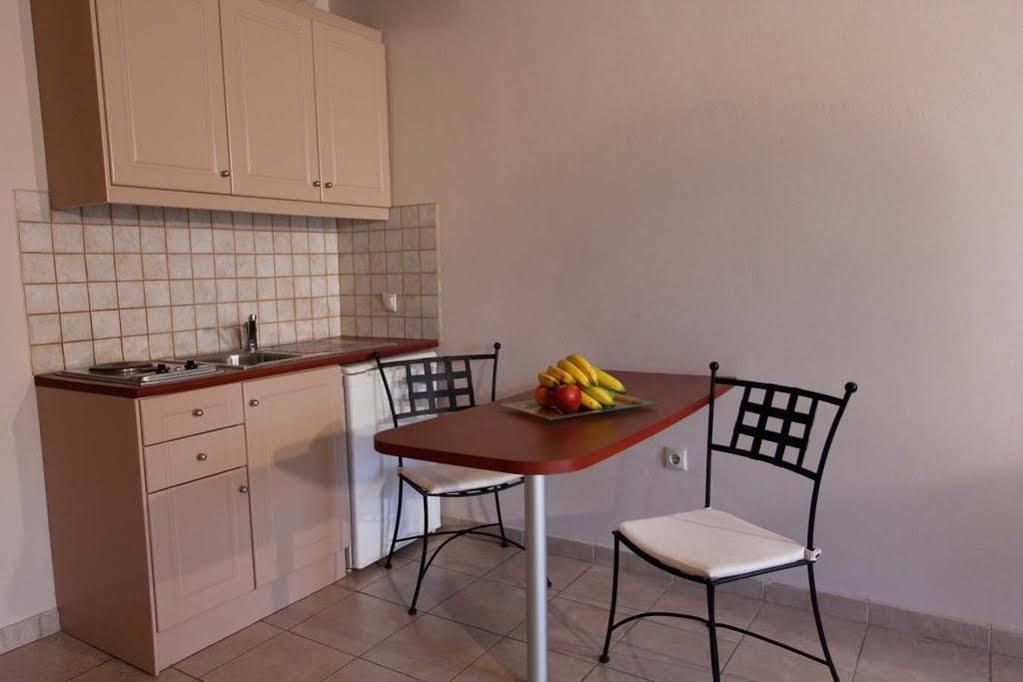 Lambrinos Suites Platanias  Bagian luar foto