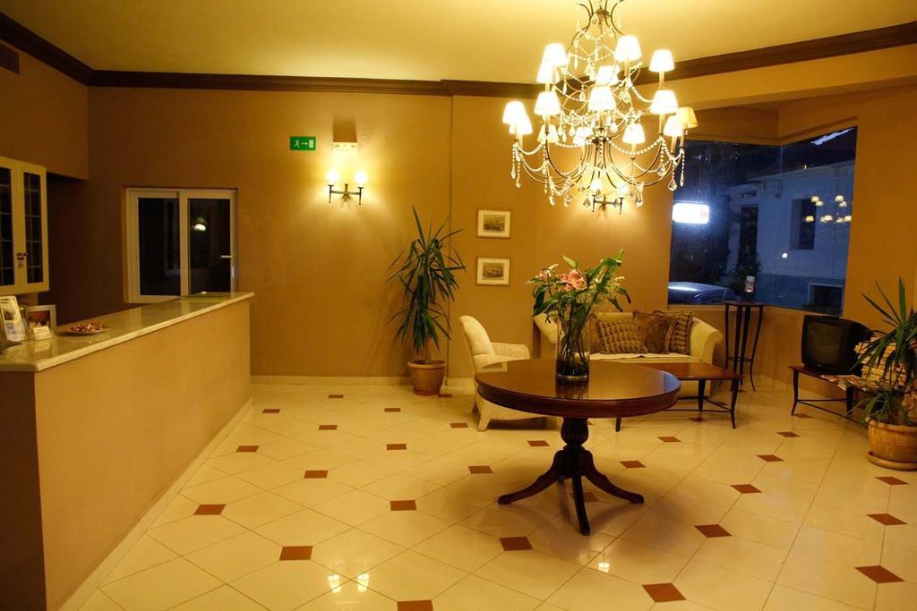 Lambrinos Suites Platanias  Bagian luar foto