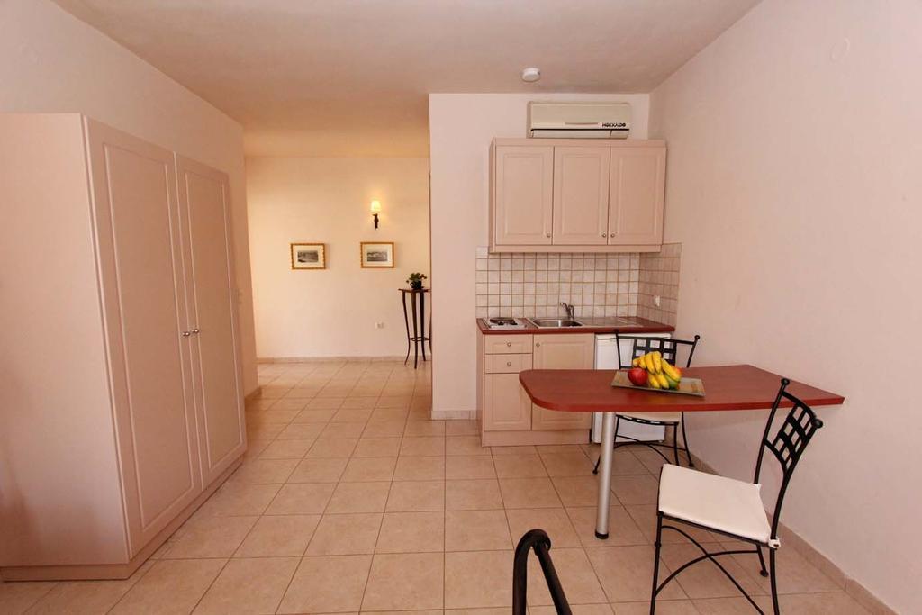 Lambrinos Suites Platanias  Bagian luar foto