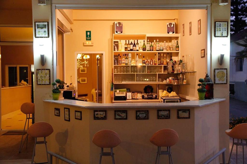 Lambrinos Suites Platanias  Bagian luar foto
